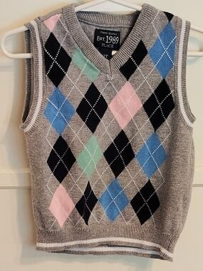 Boys' 2T Gray Argyle V-Neck Sweater Vest with Blue, Pink & Mint Diamonds.